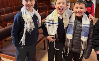 Year 3 & 4 Visit to Sinai Synagogue – A Special Torah Experience